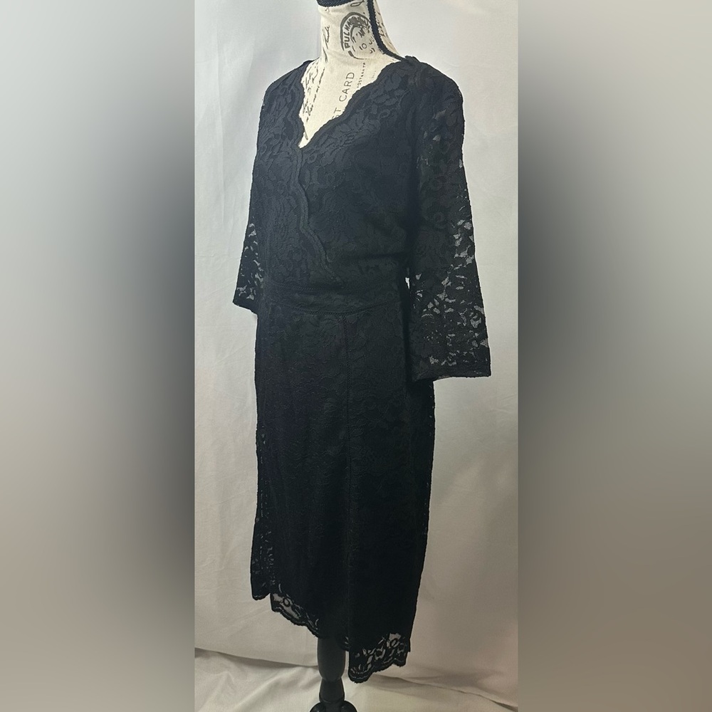 💜Black Lace Midi Dress with Scalloped Hem - Picture 3 of 13